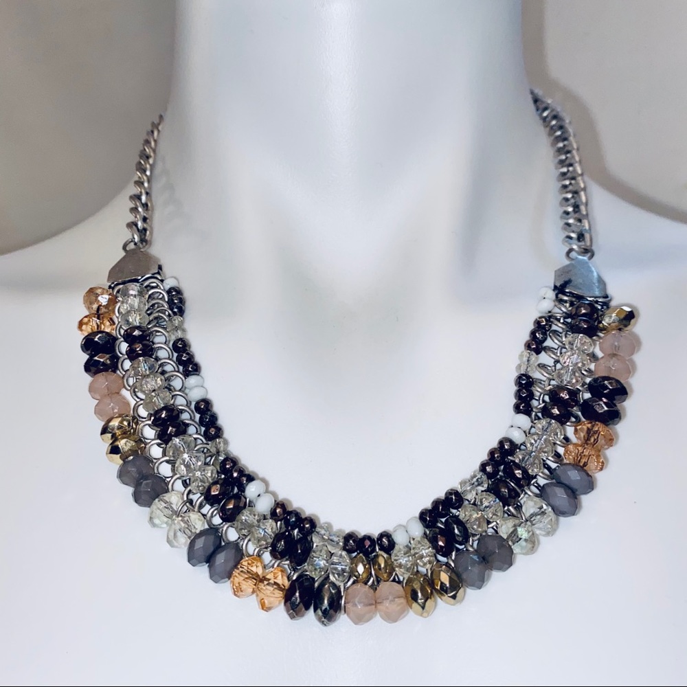 ⭐️Host Pick! LOFT beautiful beaded statement necklace